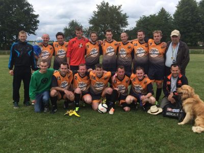 ČERVEN 2014:  - ZLEVA STOJÍCÍ Petr Končel, (David Rajdl), Zdeněk Rajdl, Mirek Červený, Mirek Peroutka, Ondra Šťastný, Petr Rajdl, Petr Starý, Jakub Chyba, Tomáš Pajer, Jiří Jetmar - V POKLEKU ZLEVA Michal Pajer, Tomáš Geher, Tomáš Chyba, Milan Geher, Jirka Šťastný, Michal Nulíček, Martin Stránský, pan Karel - na fotce chybí Jan Rajdl st., Jan Rajdl ml., Petr Veleta a Jan Vošický.