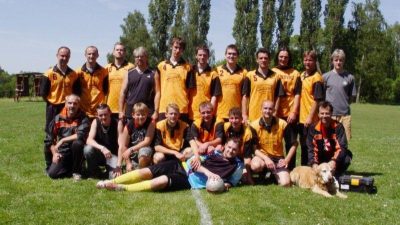 JARO 2009:ZLEVA STOJÍCÍ: Zdeněk Rajdl, Petr Starý, Jakub Chyba, Jiří Dupal (trenér), Michal Doležal, Ondřej Štastný, Michal Janda, Mirek Červený, Martin Fanta, Luboš Suk, Michal Nulíček. ZLEVA SEDÍCÍ: Pavel Pešek (klubový fotograf), Josef Končel, Radek Dupal, Petr Končel, Lukáš Kluch, Petr Veleta, Pavel Storož, Martin Stránský (klubový lékař). V POPŘEDÍ: Jan Rajdl, pan Václav (klubový pes).