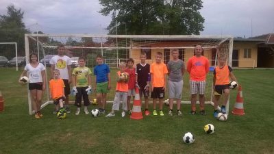 Trénink září 2015 - zleva Veronika Veselá, Petr Veleta, pod ním Tom Kubista, vedla Jakub Veselý, Adam Pipek, Roman Čmedla, Mirek Sedláček,  Pavel Janů, Vítek Horký, Dominik Smejkal, Zdeněk Rajdl, Antonín Vrána