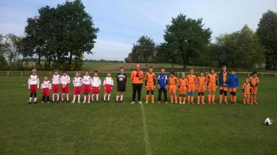 HNĚVKOVICE - LIPNICE 20:0 -- 11.10.2015 -- zleva: Vítek Horký, Pavel Janů, Mirek Sedláček, Roman Čmedla, Toník Vrána, Jakub Veselý, Veronika Veselá, Dominik Smejkal, Adam Pipek, Tomáš Kubista, Adam Fučík.